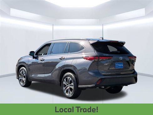 Used 2022 Toyota Highlander XLE FWD image 4