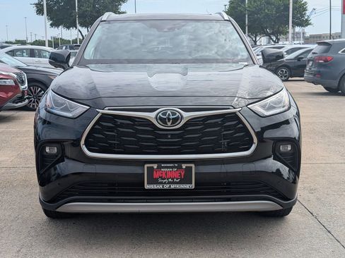 Used 2024 Toyota Highlander Platinum FWD image 6