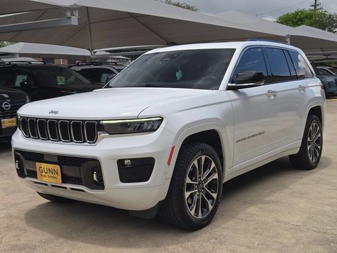 Used 2022 Jeep Grand Cherokee Overland AWD/4WD image 7