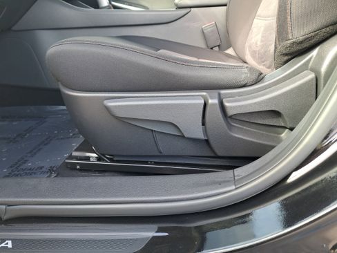 Certified 2025 Nissan Sentra SR FWD image 17