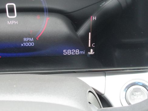 Used 2025 Chevrolet Trax LT w/ Sunroof Package FWD image 32