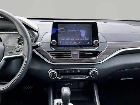 Used 2024 Nissan Altima 2.5 SV FWD image 10