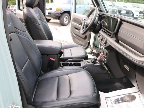 Used 2024 Jeep Wrangler Unlimited Rubicon 4xe AWD/4WD image 28