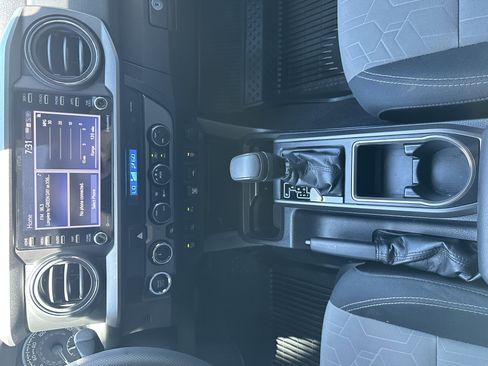 Used 2021 Toyota Tacoma TRD Off-Road w/ Technology Package image 31