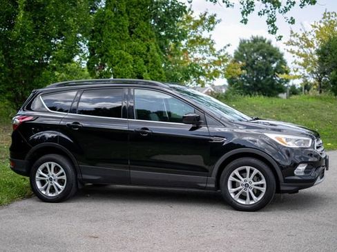 Used 2018 Ford Escape SE FWD image 4