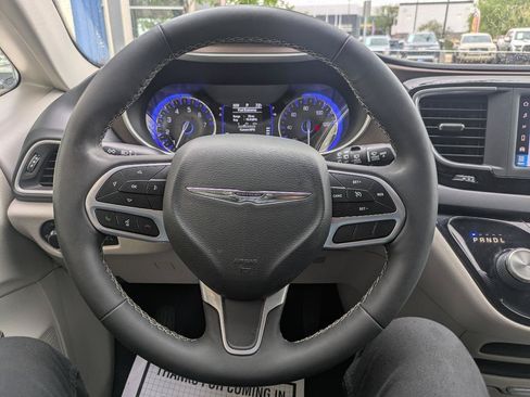 Used 2022 Chrysler Voyager LX FWD image 8