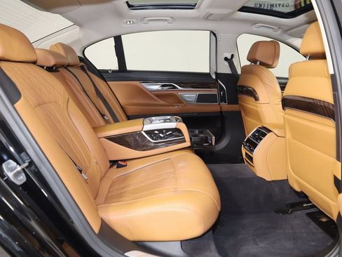 Used 2022 BMW 750i xDrive w/ Luxury Rear Seating Package image 16