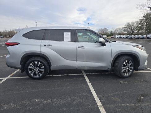 Used 2021 Toyota Highlander XLE image 20
