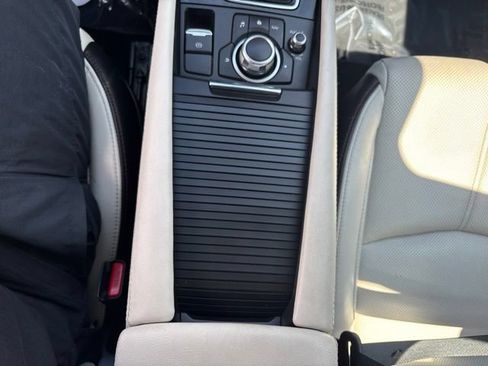 Used 2018 MAZDA MAZDA3 Grand Touring w/ Premium Equipment Package FWD image 21