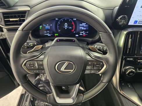 Used 2025 Lexus LX 700h Luxury w/ Appearance Package AWD/4WD image 18