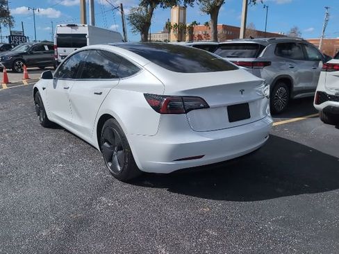 Used 2020 Tesla Model 3 Standard Range Plus image 4