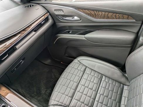 Certified 2024 Cadillac Escalade ESV Sport Platinum w/ LPO, ONYX Package AWD/4WD image 17