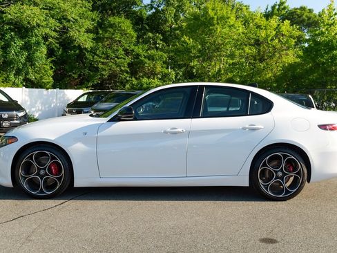 Used 2024 Alfa Romeo Giulia Ti w/ Active Assist Plus Package AWD/4WD image 4