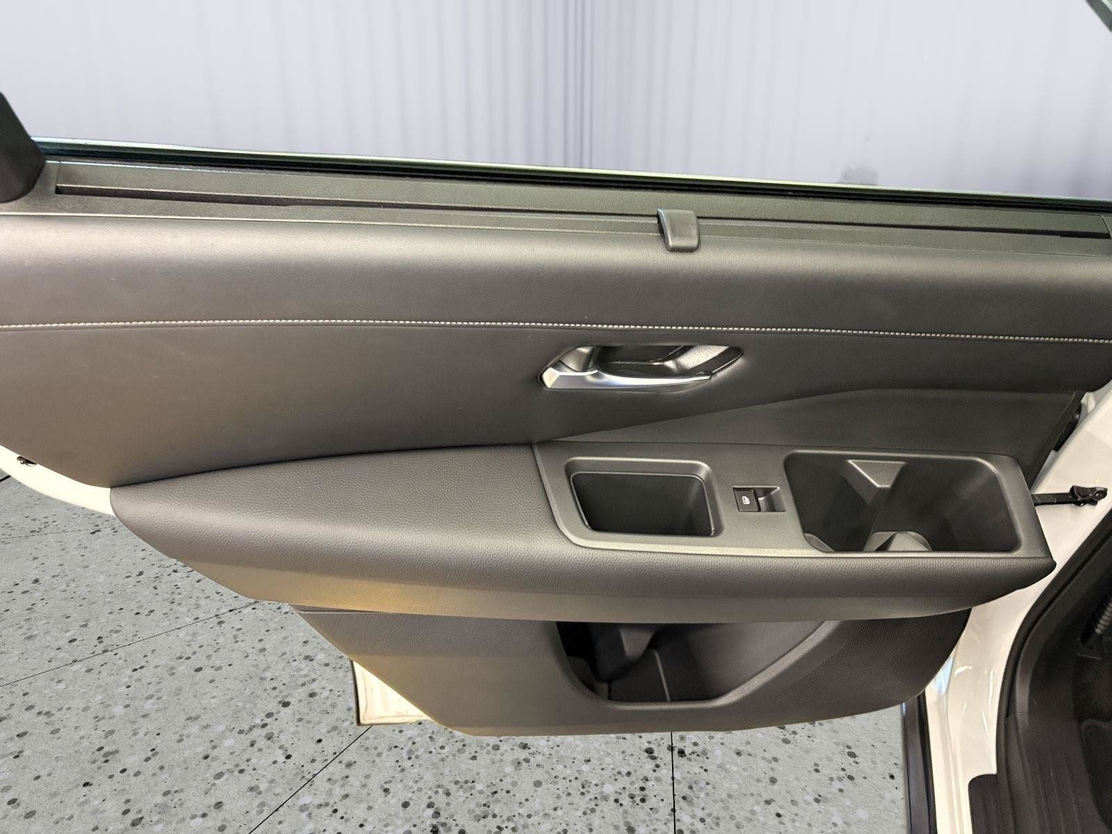 Used 2024 Nissan Pathfinder SL AWD/4WD image 24