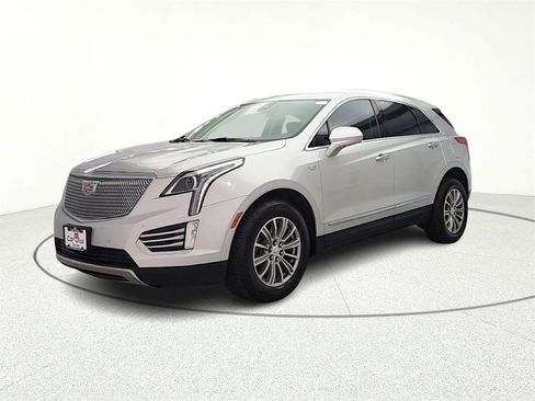 Used 2018 Cadillac XT5 Luxury w/ Driver Awareness Package image 3