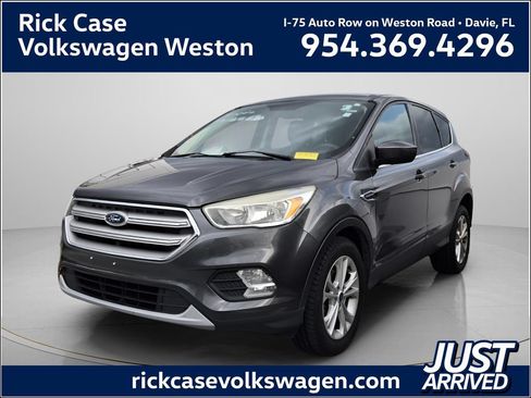 Used 2019 Ford Escape SE FWD image 1
