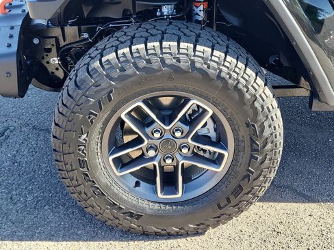 New 2025 Jeep Gladiator Mojave image 33