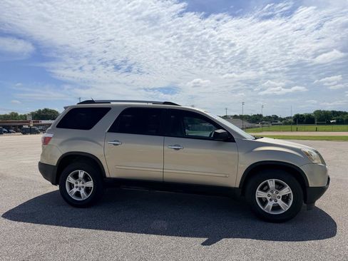 Used 2010 GMC Acadia SLE FWD image 2