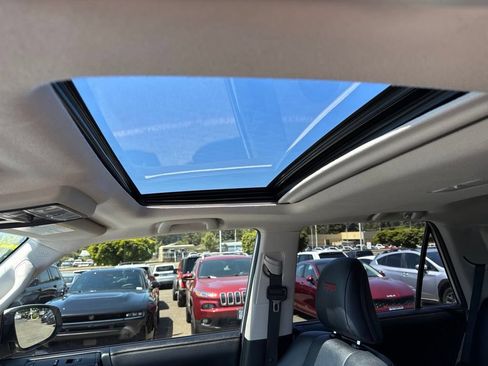Used 2021 Toyota 4Runner TRD Off-Road Premium w/ Moonroof Package AWD/4WD image 5