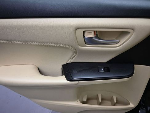 Used 2017 Toyota Camry XLE image 30