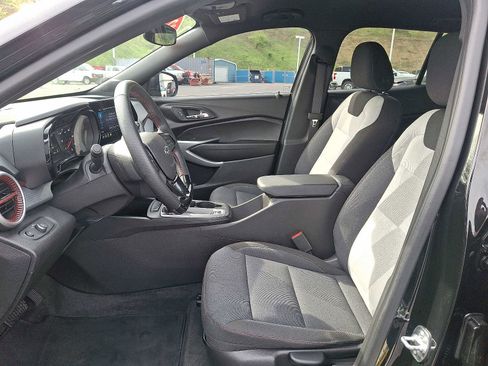 Used 2025 Chevrolet Trax RS w/ Driver Confidence Package FWD image 13
