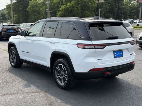 Used 2022 Jeep Grand Cherokee Trailhawk w/ Luxury Tech Group III AWD/4WD image 3