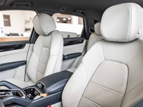 Used 2021 Porsche Cayenne E-Hybrid image 21