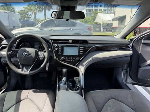 Used 2018 Toyota Camry LE FWD image 15