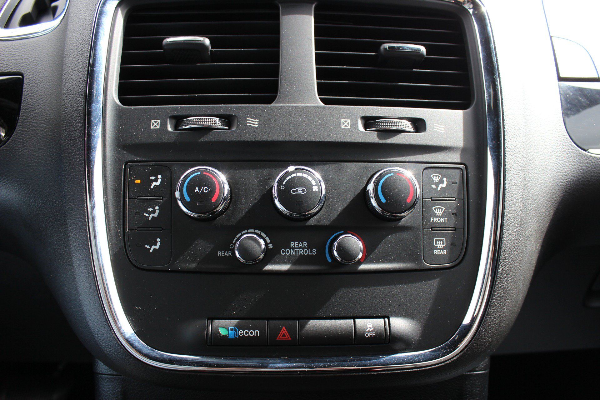Used 2017 Dodge Grand Caravan SE FWD image 27