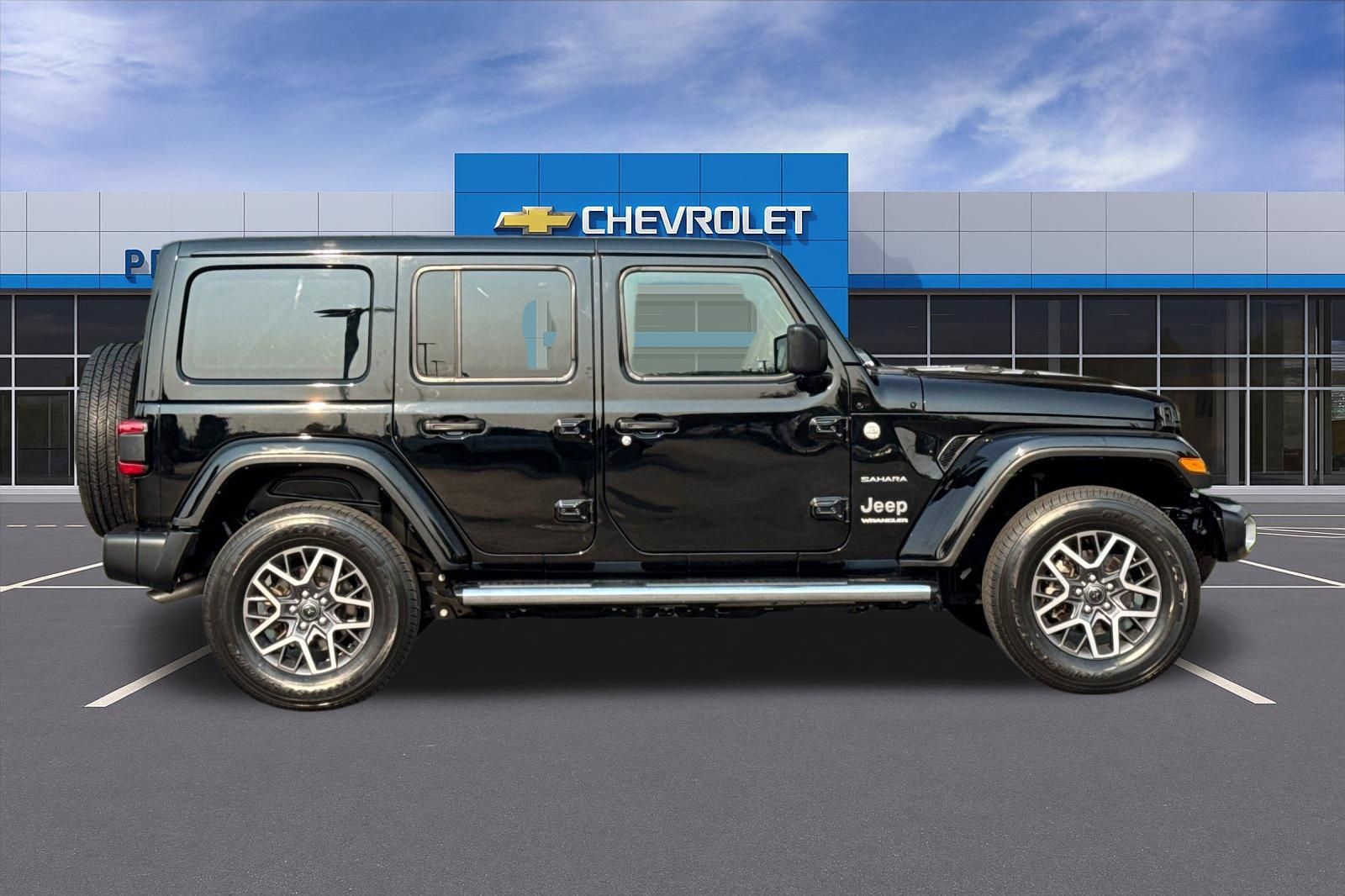 Used 2024 Jeep Wrangler Unlimited Sahara AWD/4WD image 3