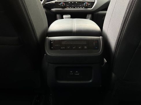 Used 2025 Nissan Pathfinder SV FWD image 13