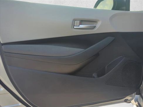 Used 2020 Toyota Corolla LE image 11