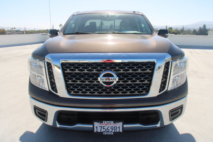 Used 2017 Nissan Titan SV RWD image 8