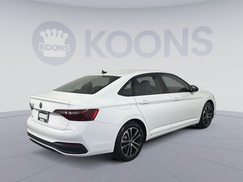 Used 2023 Volkswagen Jetta Sport image 7