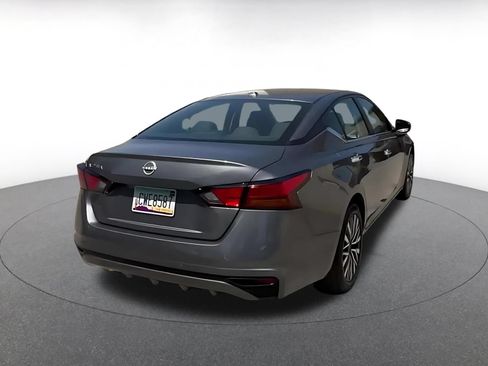 Used 2025 Nissan Altima 2.5 SV FWD image 12