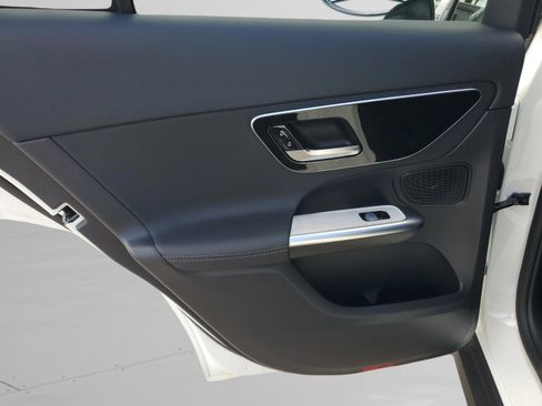 Certified 2025 Mercedes-Benz GLC 300 image 10