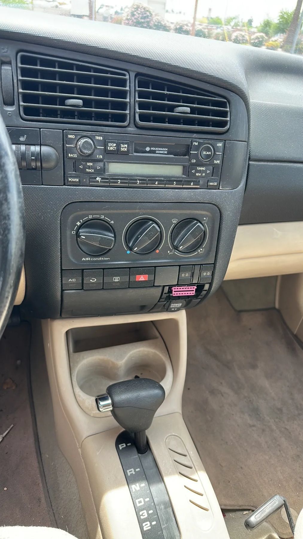 Used 2002 Volkswagen Cabrio GLS FWD image 39