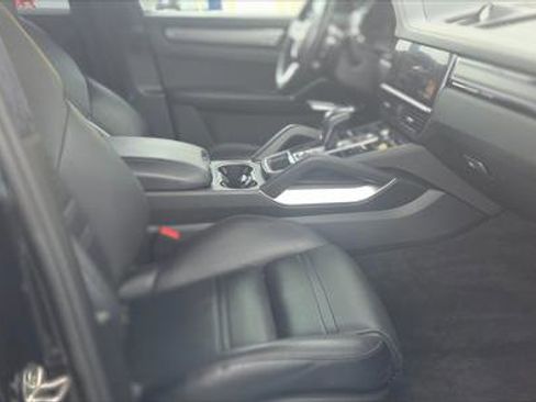 Used 2019 Porsche Cayenne Turbo w/ Premium Plus Package AWD/4WD image 21