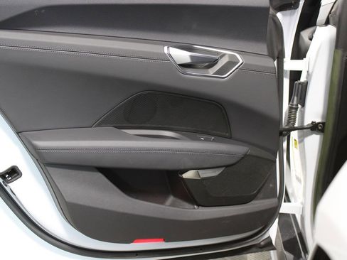 Used 2023 Audi e-tron GT Premium Plus image 33