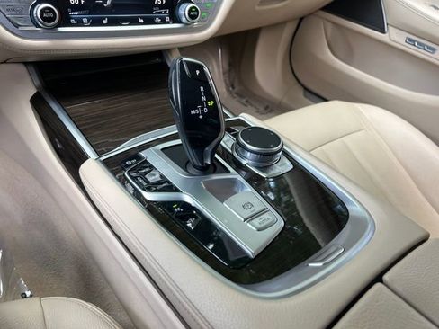 Used 2018 BMW 740i image 28