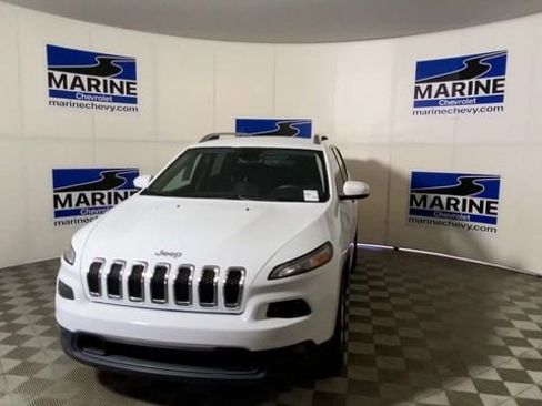 Used 2018 Jeep Cherokee Latitude FWD image 5