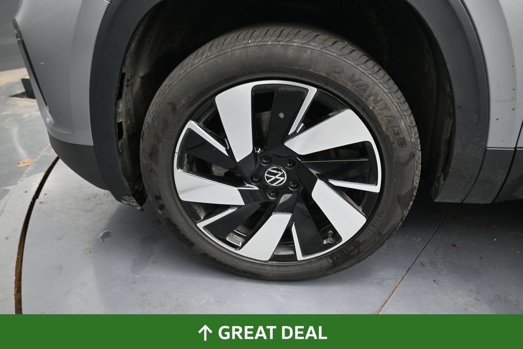 Used 2025 Volkswagen Atlas Cross Sport SE FWD image 15