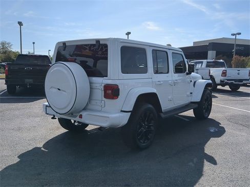 Used 2022 Jeep Wrangler Unlimited Sahara image 6