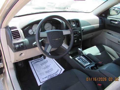 Used 2006 Chrysler 300 w/ Sound Group image 11
