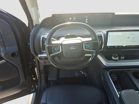 Used 2025 Ford Expedition Max Platinum w/ Driver's Package AWD/4WD image 14
