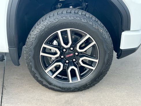 Used 2025 GMC Sierra 1500 AT4 w/ AT4 Premium Package AWD/4WD image 10