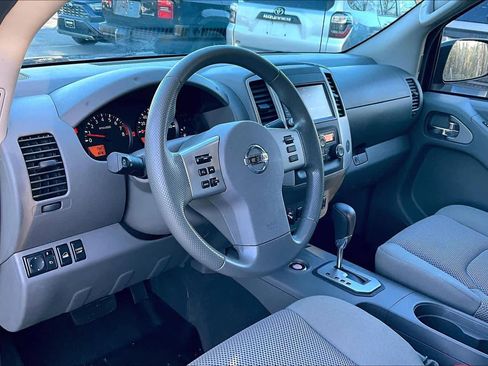 Used 2021 Nissan Frontier SV w/ Midnight Edition Floor Mats AWD/4WD image 16
