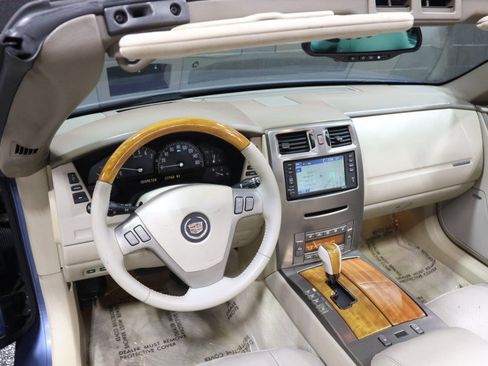 Used 2005 Cadillac XLR RWD image 37
