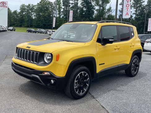 Used 2023 Jeep Renegade Latitude AWD/4WD image 5