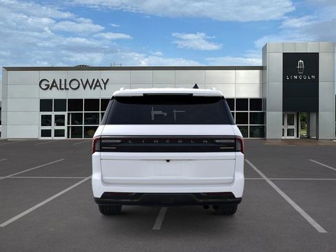 New 2025 Lincoln Navigator L Reserve AWD/4WD image 5